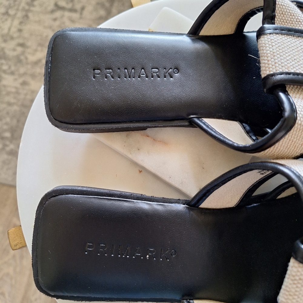 Stylish Black and Cream Sandals Size 7 - Picture 5 of 7
